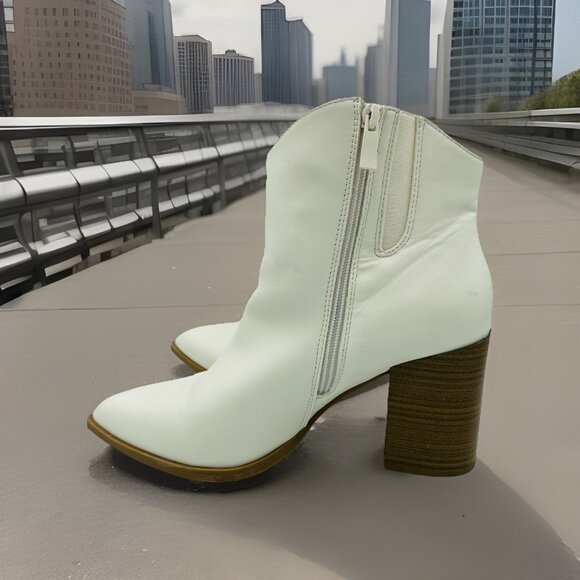 Torrid Boots Womens Shoes Size 10WW Wide White Western Booties Zip Chunky Heels - Picture 2 of 11